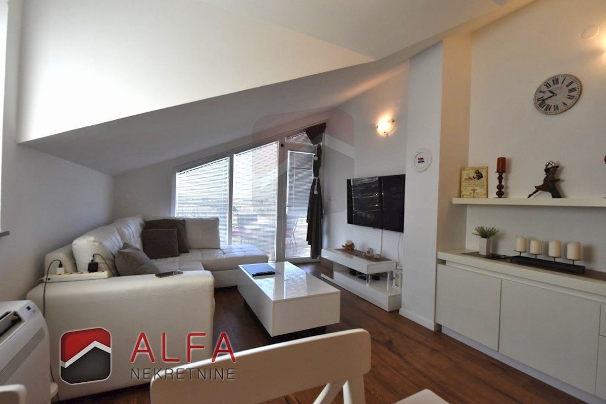 Hrvaška, Vodice, prodaja opremljeno stanovanje, drugo nadstropje, pogled na morje