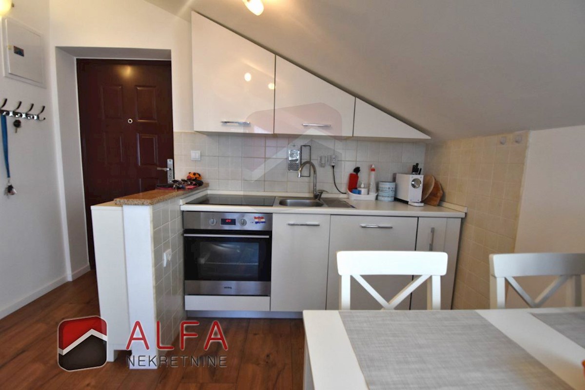 Hrvaška, Vodice, prodaja opremljeno stanovanje, drugo nadstropje, pogled na morje