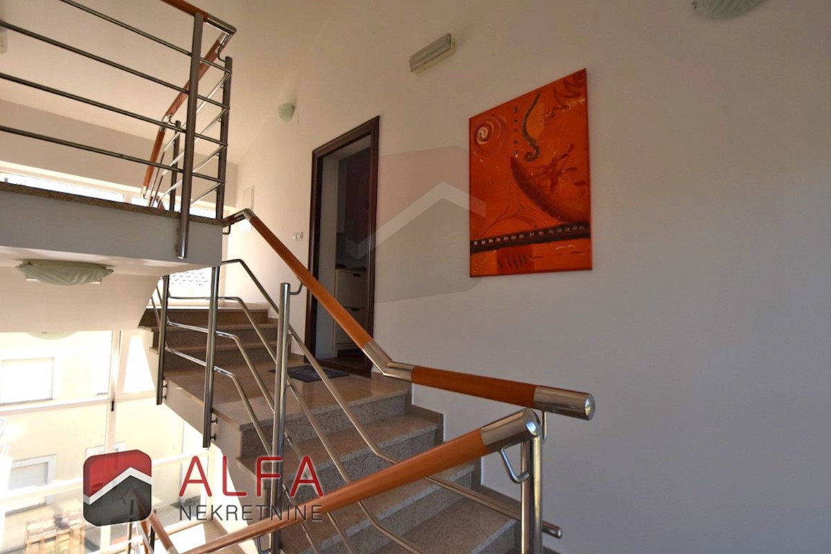 Hrvaška, Vodice, prodaja opremljeno stanovanje, drugo nadstropje, pogled na morje