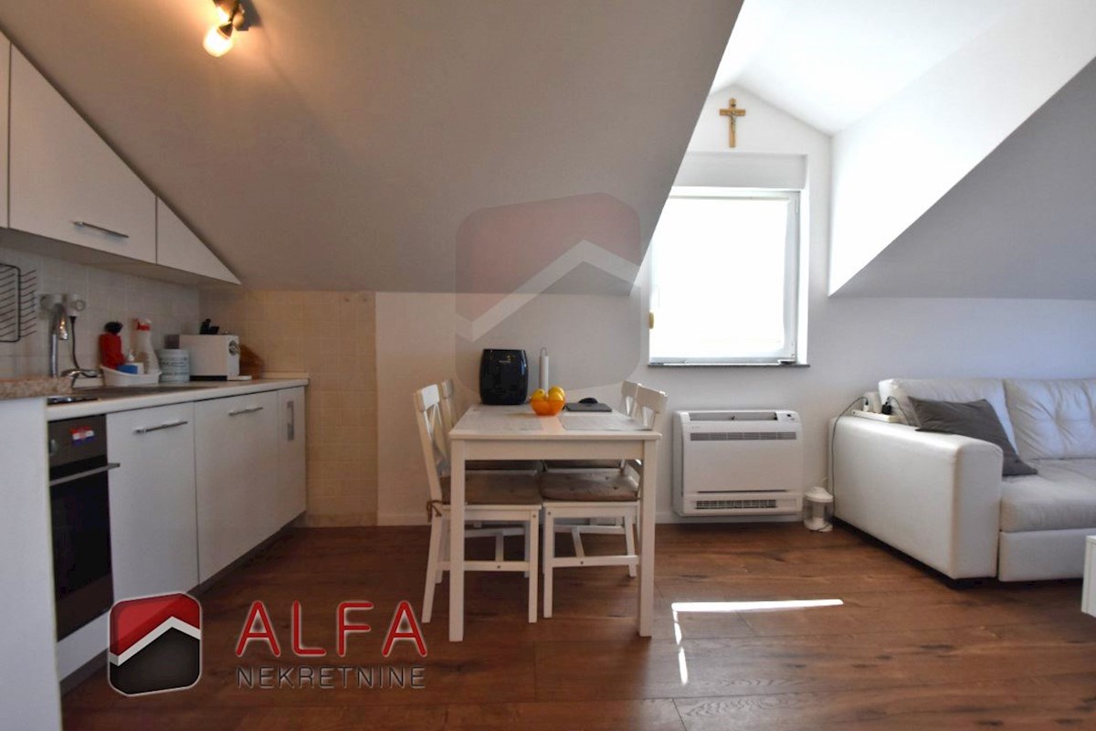 Hrvaška, Vodice, prodaja opremljeno stanovanje, drugo nadstropje, pogled na morje