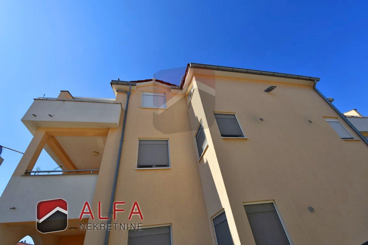 Hrvaška, Vodice, prodaja lepo opremljeno udobno stanovanje z dvema spalnicama