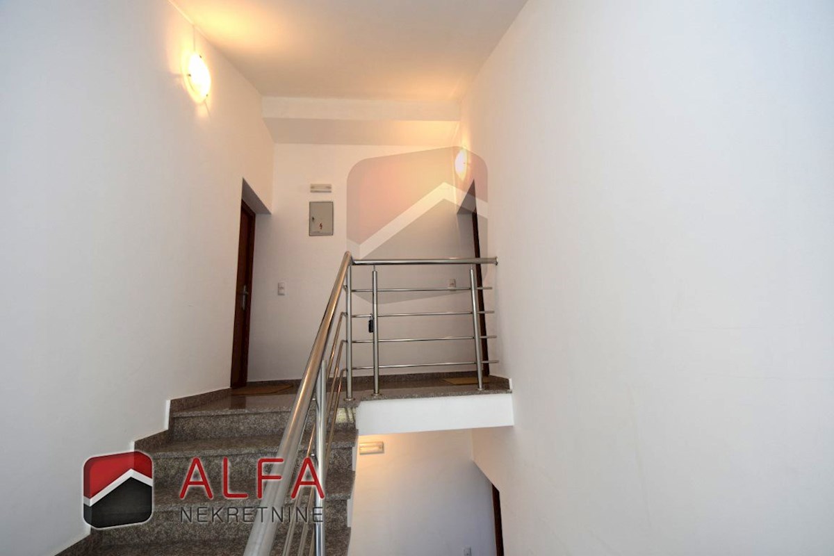 Hrvaška, Vodice, prodaja lepo opremljeno udobno stanovanje z dvema spalnicama