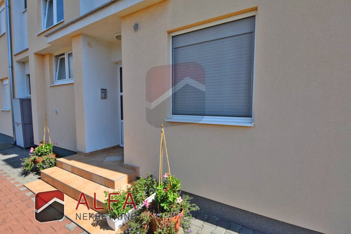 Hrvaška, Vodice, prodaja lepo opremljeno udobno stanovanje z dvema spalnicama