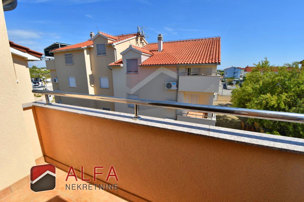 Hrvaška, Vodice, prodaja lepo opremljeno udobno stanovanje z dvema spalnicama