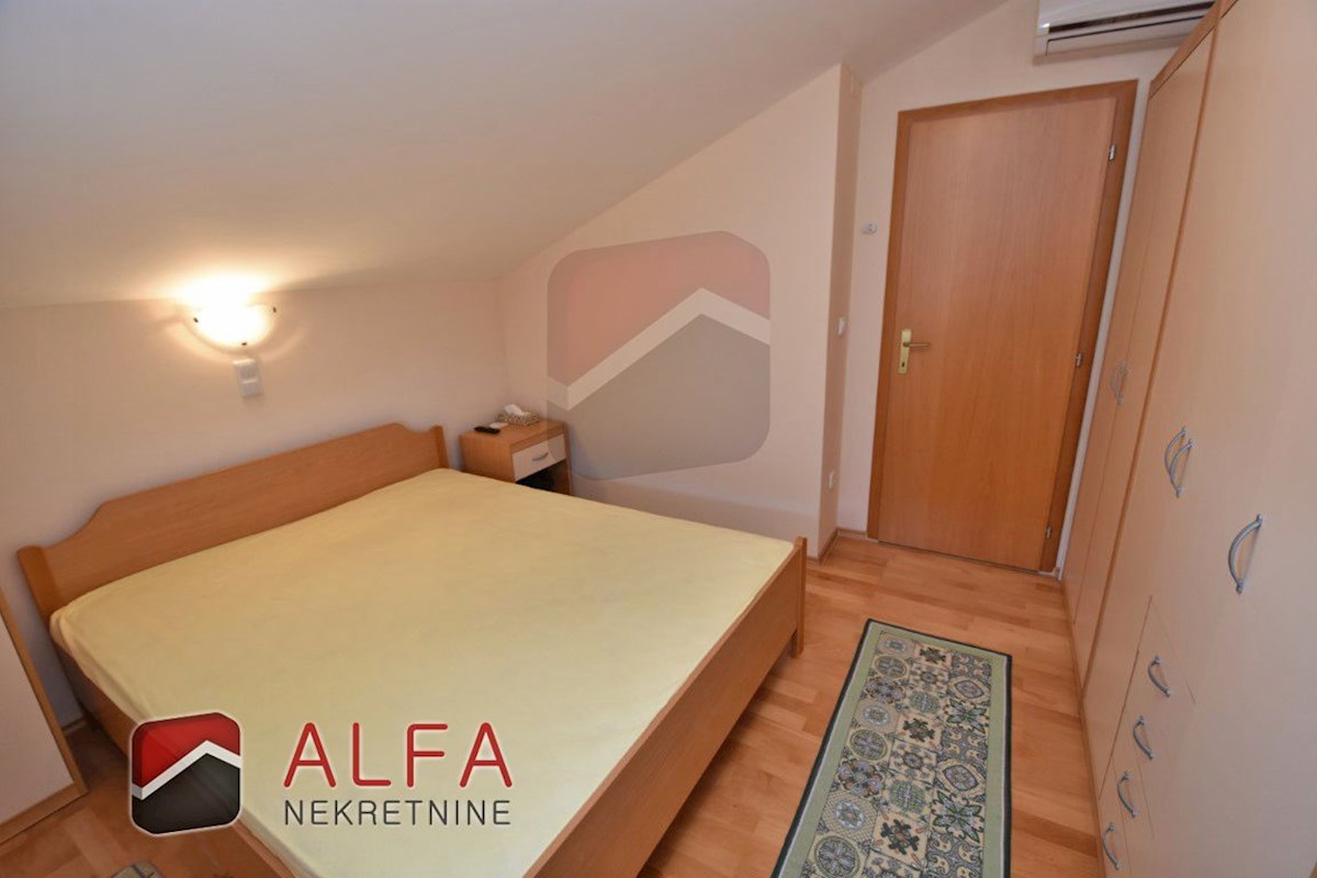 Hrvaška, Vodice, prodaja lepo opremljeno udobno stanovanje z dvema spalnicama