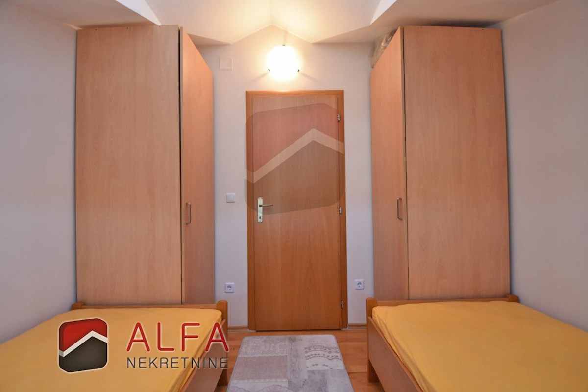 Hrvaška, Vodice, prodaja lepo opremljeno udobno stanovanje z dvema spalnicama