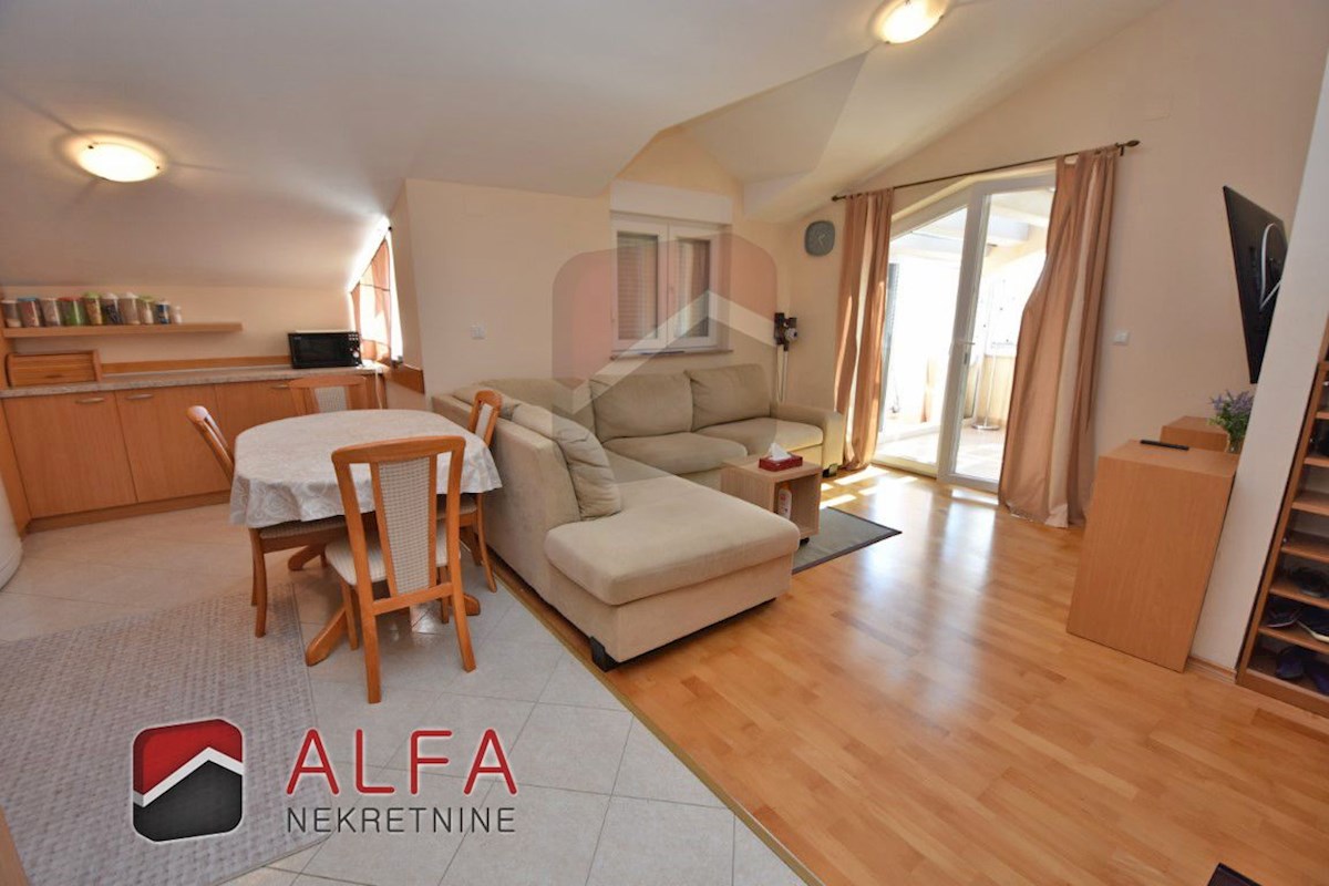 Hrvaška, Vodice, prodaja lepo opremljeno udobno stanovanje z dvema spalnicama