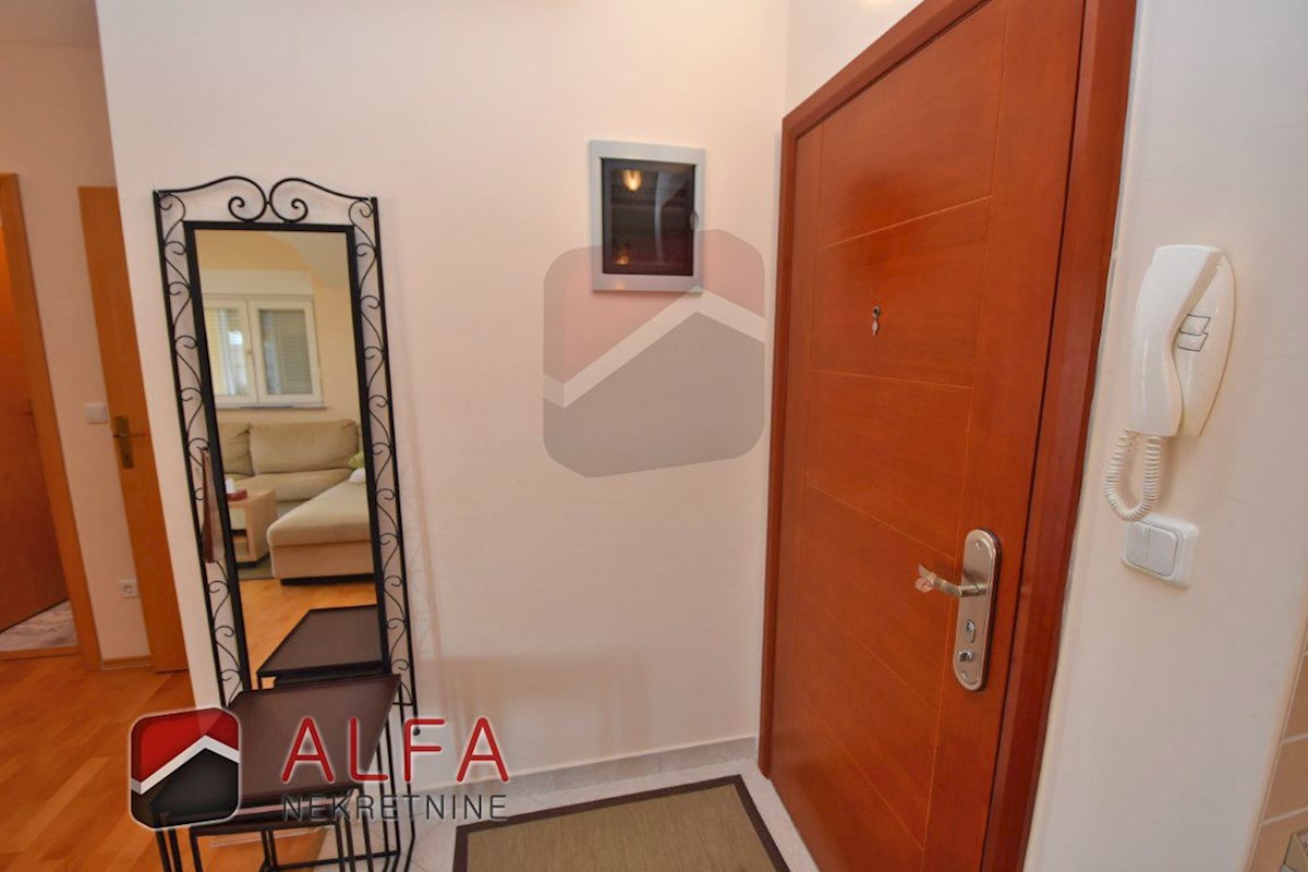 Hrvaška, Vodice, prodaja lepo opremljeno udobno stanovanje z dvema spalnicama