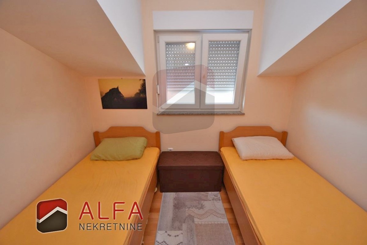 Hrvaška, Vodice, prodaja lepo opremljeno udobno stanovanje z dvema spalnicama