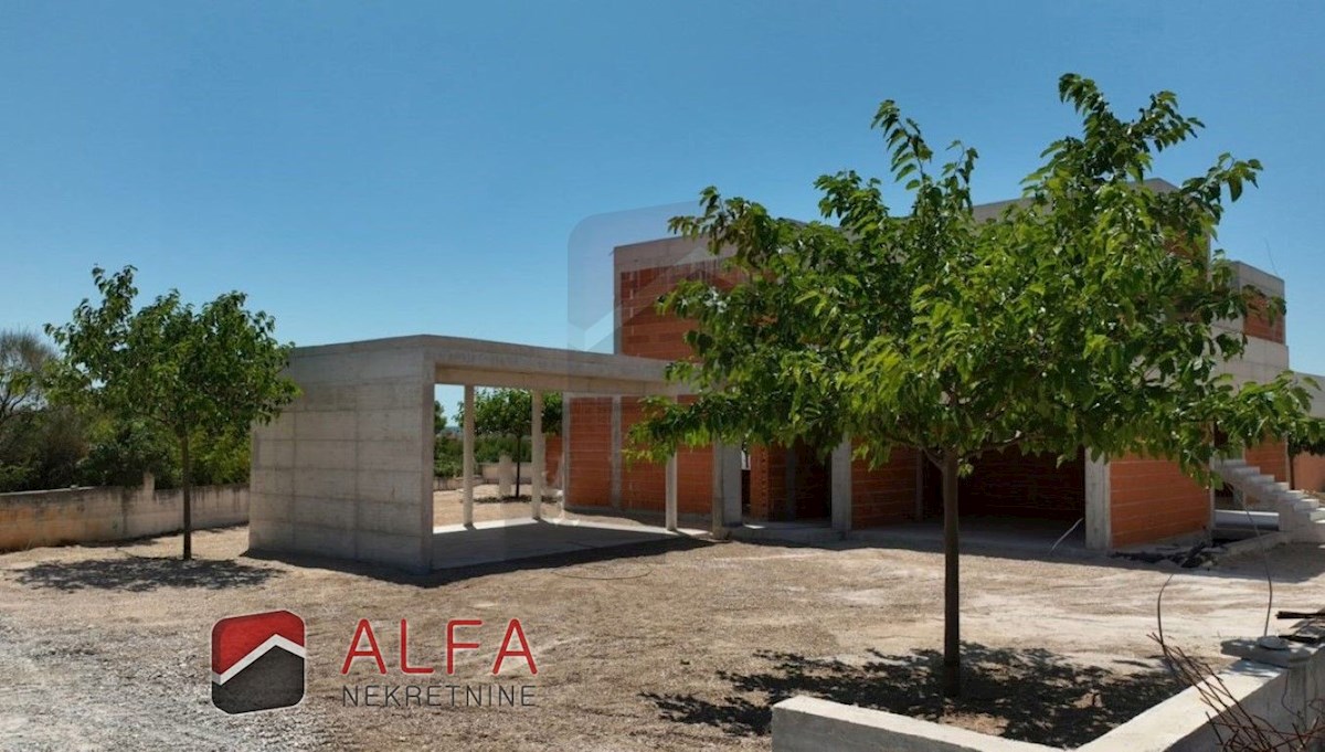 Hrvaška, Vodice – Impresivna vila z bazenom, garažo in odprtim pogledom na morje