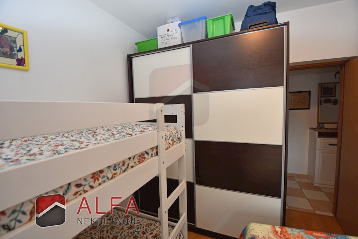 Hrvaška, Vodice – prodaja enosobno stanovanje v prvem nadstropju, blizu morja