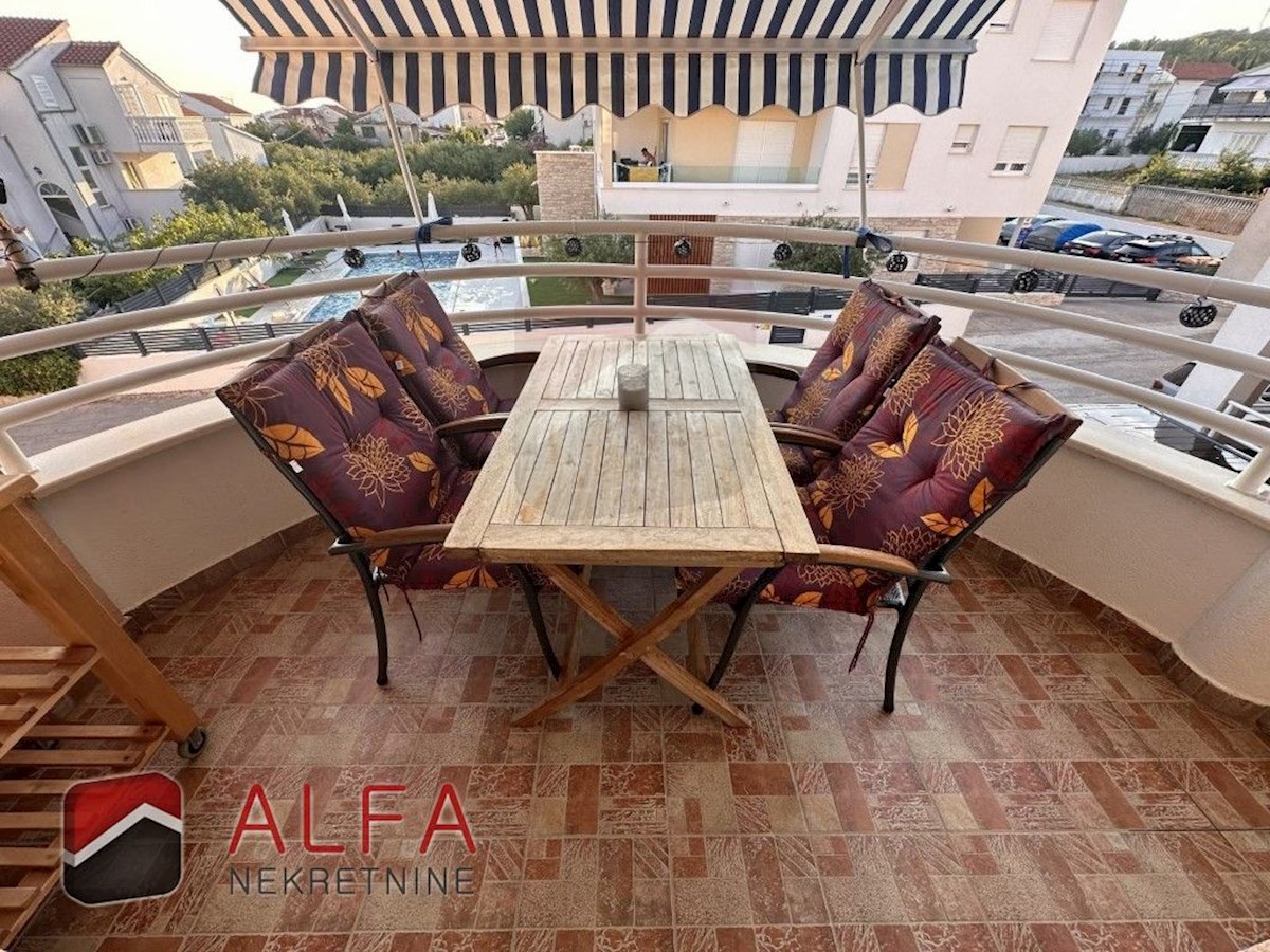 Hrvaška, Vodice – prodaja enosobno stanovanje v prvem nadstropju, blizu morja