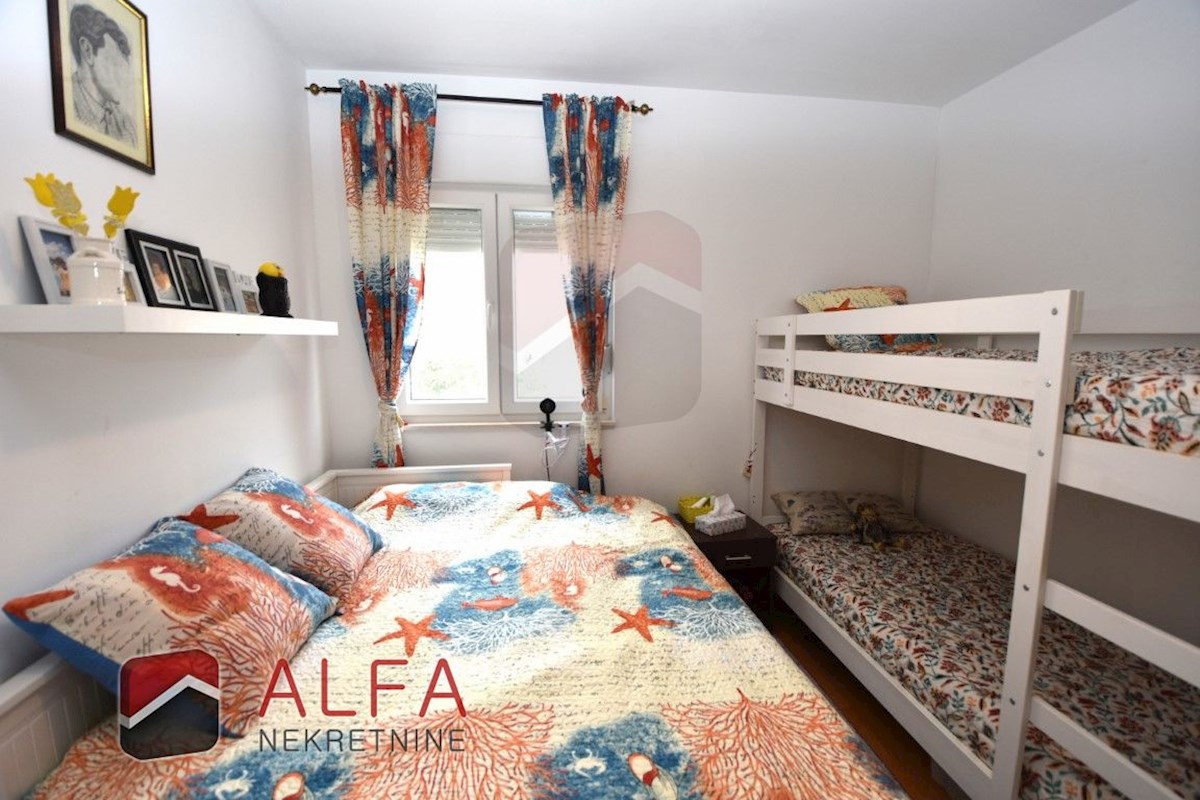 Hrvaška, Vodice – prodaja enosobno stanovanje v prvem nadstropju, blizu morja