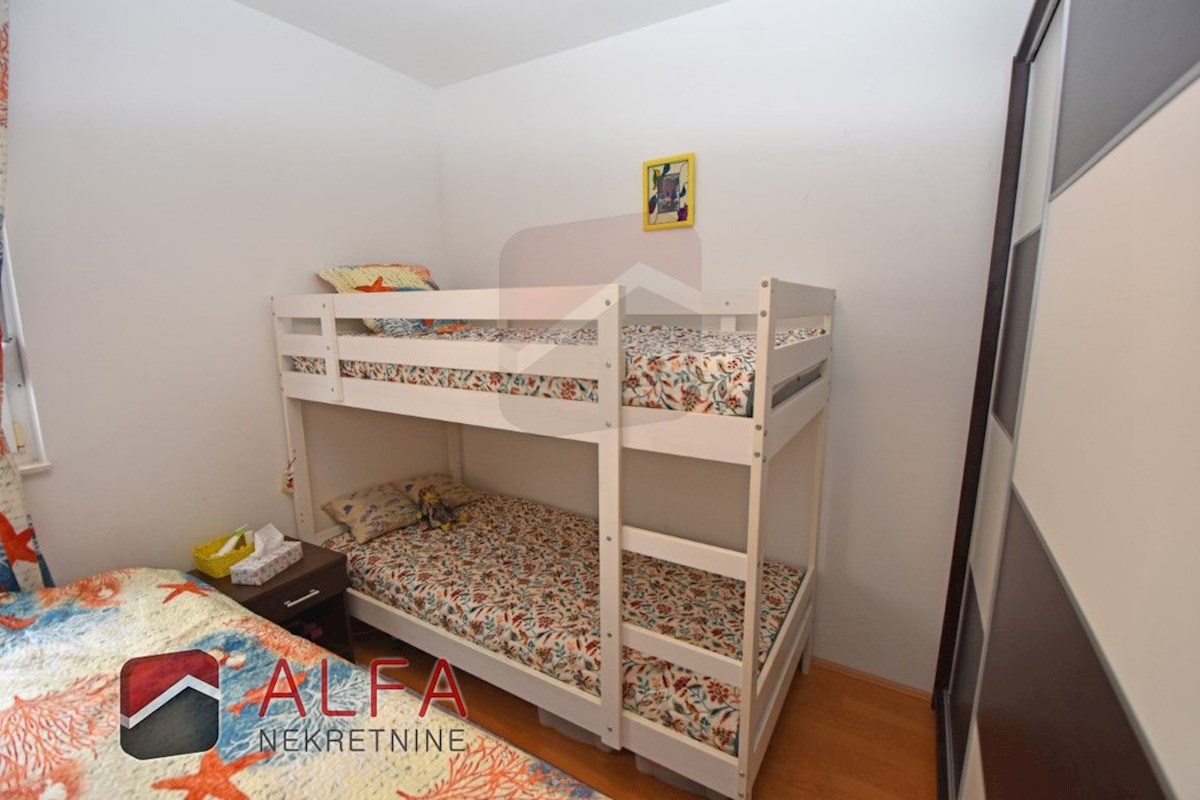 Hrvaška, Vodice – prodaja enosobno stanovanje v prvem nadstropju, blizu morja