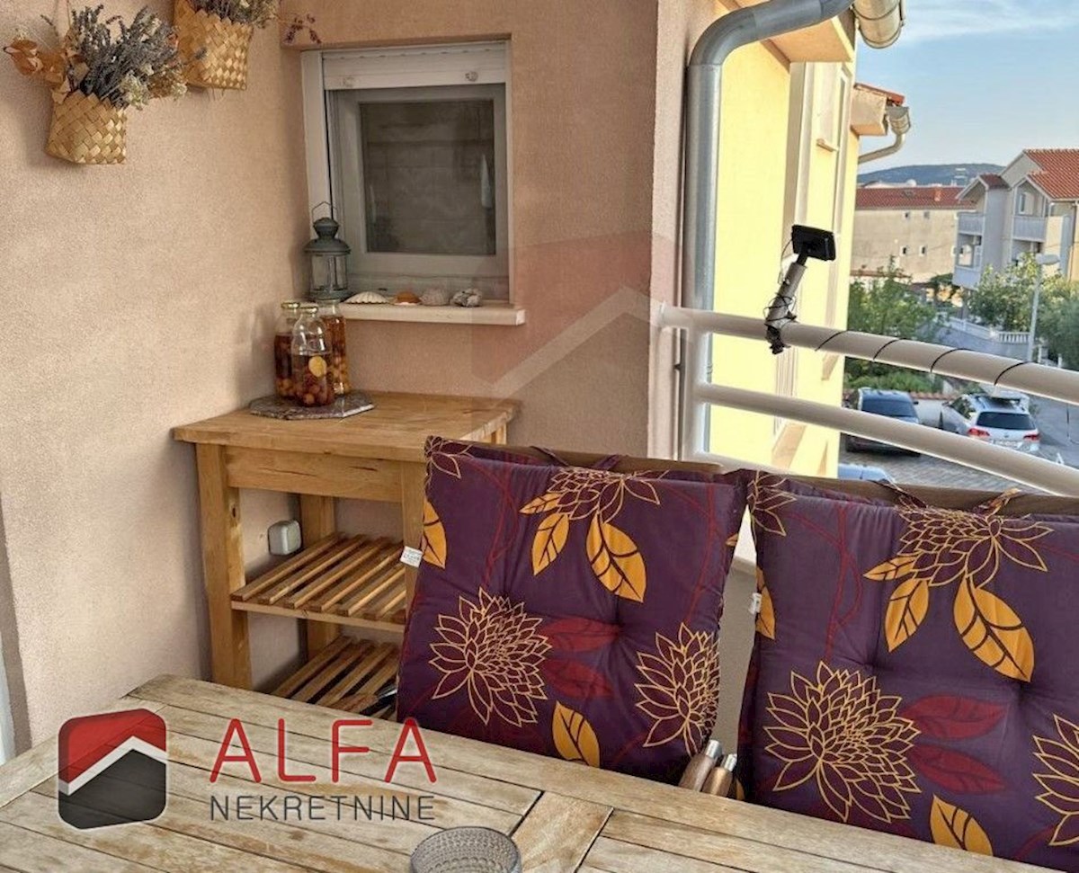 Hrvaška, Vodice – prodaja enosobno stanovanje v prvem nadstropju, blizu morja