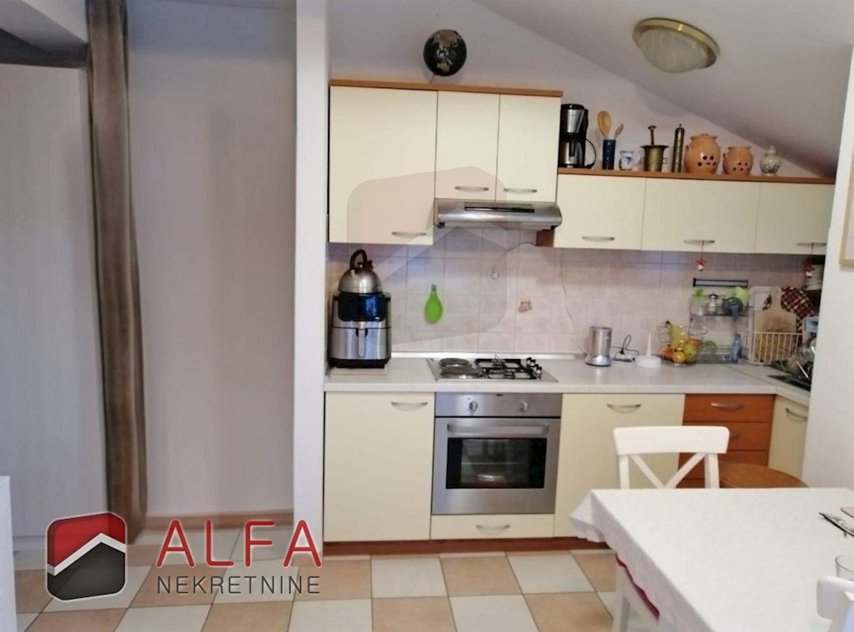 Hrvaška, Vodice – prodaja enosobno stanovanje v prvem nadstropju, blizu morja