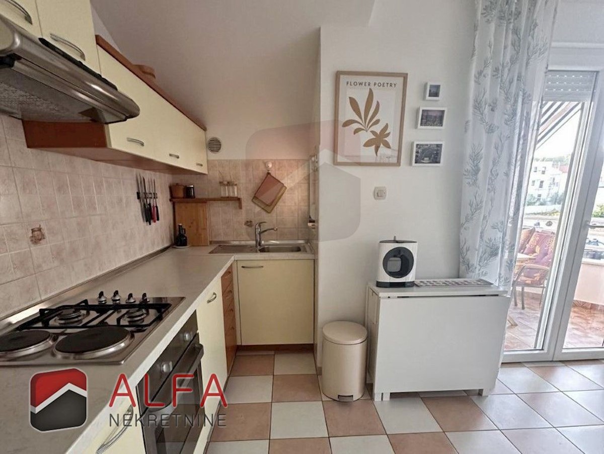 Hrvaška, Vodice – prodaja enosobno stanovanje v prvem nadstropju, blizu morja