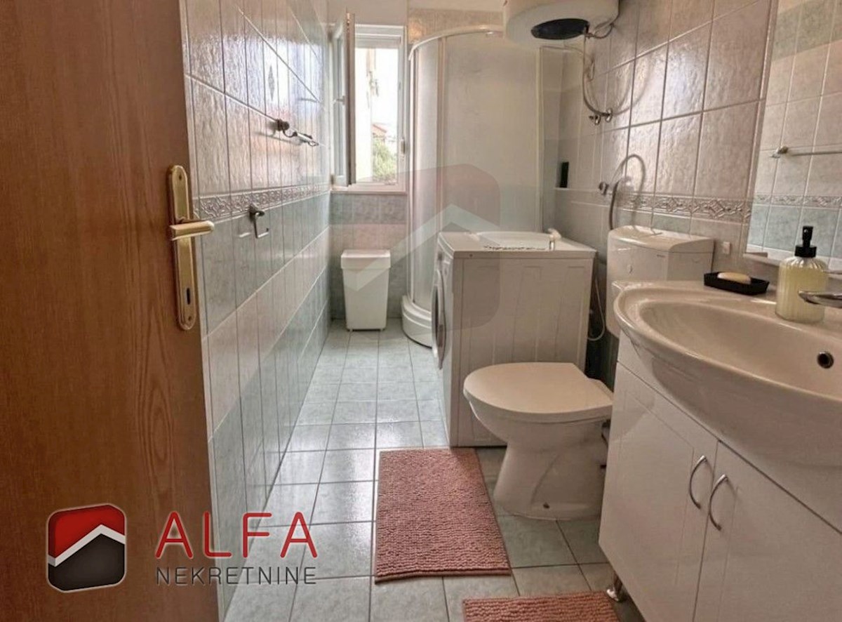 Hrvaška, Vodice – prodaja enosobno stanovanje v prvem nadstropju, blizu morja