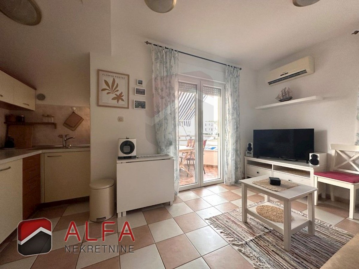 Hrvaška, Vodice – prodaja enosobno stanovanje v prvem nadstropju, blizu morja