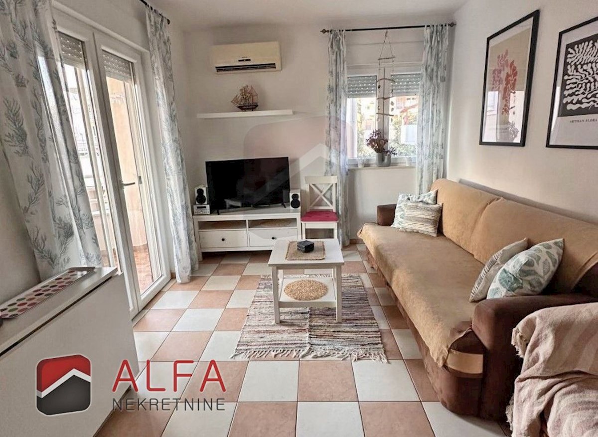 Hrvaška, Vodice – prodaja enosobno stanovanje v prvem nadstropju, blizu morja