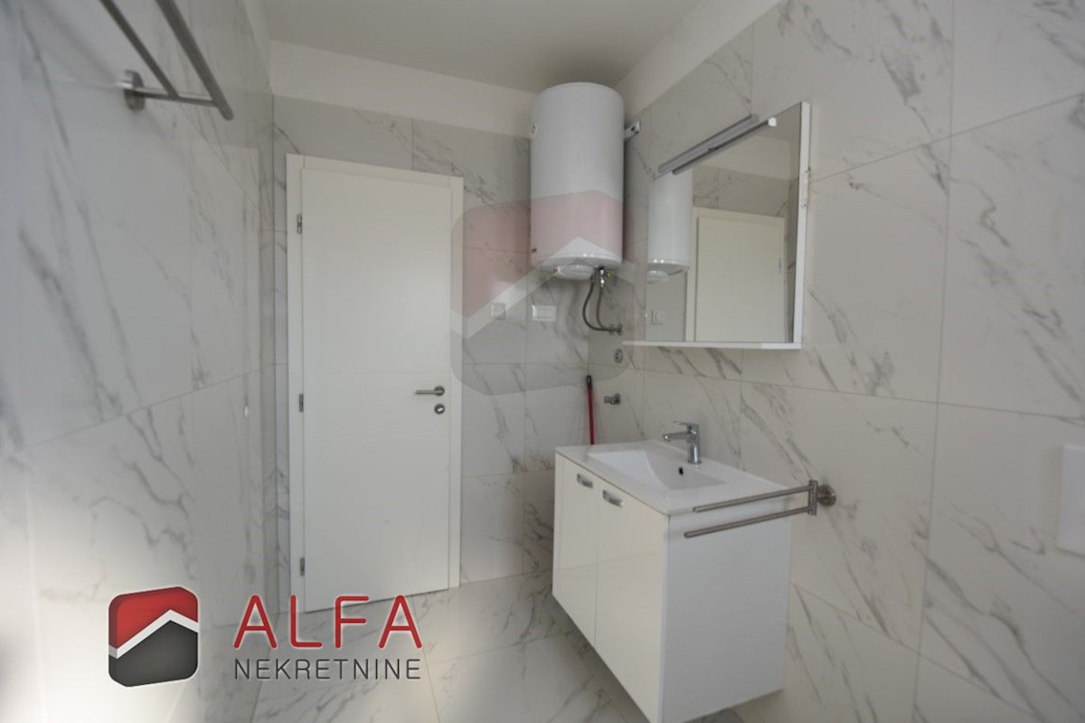 Hrvaška, Tribunj, dvosobno stanovanje naprodaj, drugo nadstropje, pogled na morje