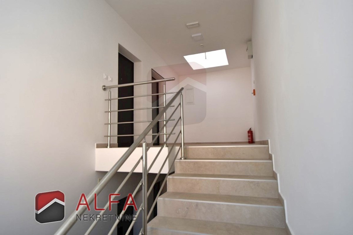 Hrvaška, Tribunj, dvosobno stanovanje naprodaj, drugo nadstropje, pogled na morje