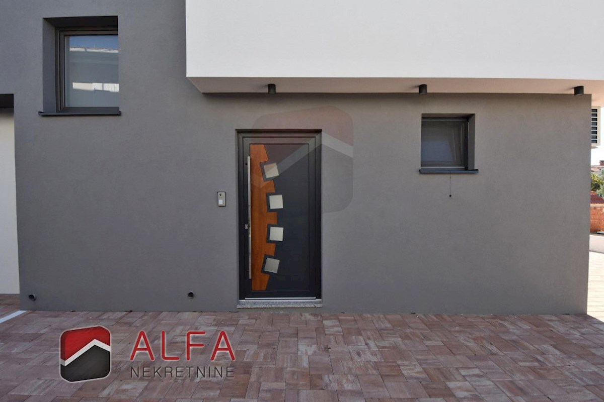 Hrvaška, Vodice, novogradnja, prodaja dvoetažni apartma, blizu morja