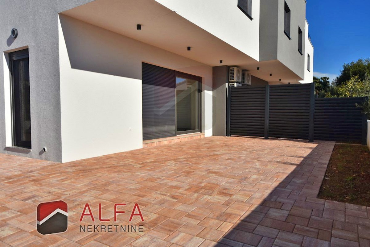 Hrvaška, Vodice, novogradnja, prodaja dvoetažni apartma, blizu morja