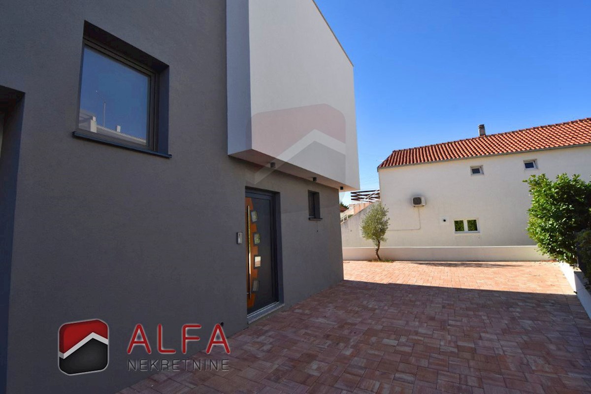 Hrvaška, Vodice, novogradnja, prodaja dvoetažni apartma, blizu morja