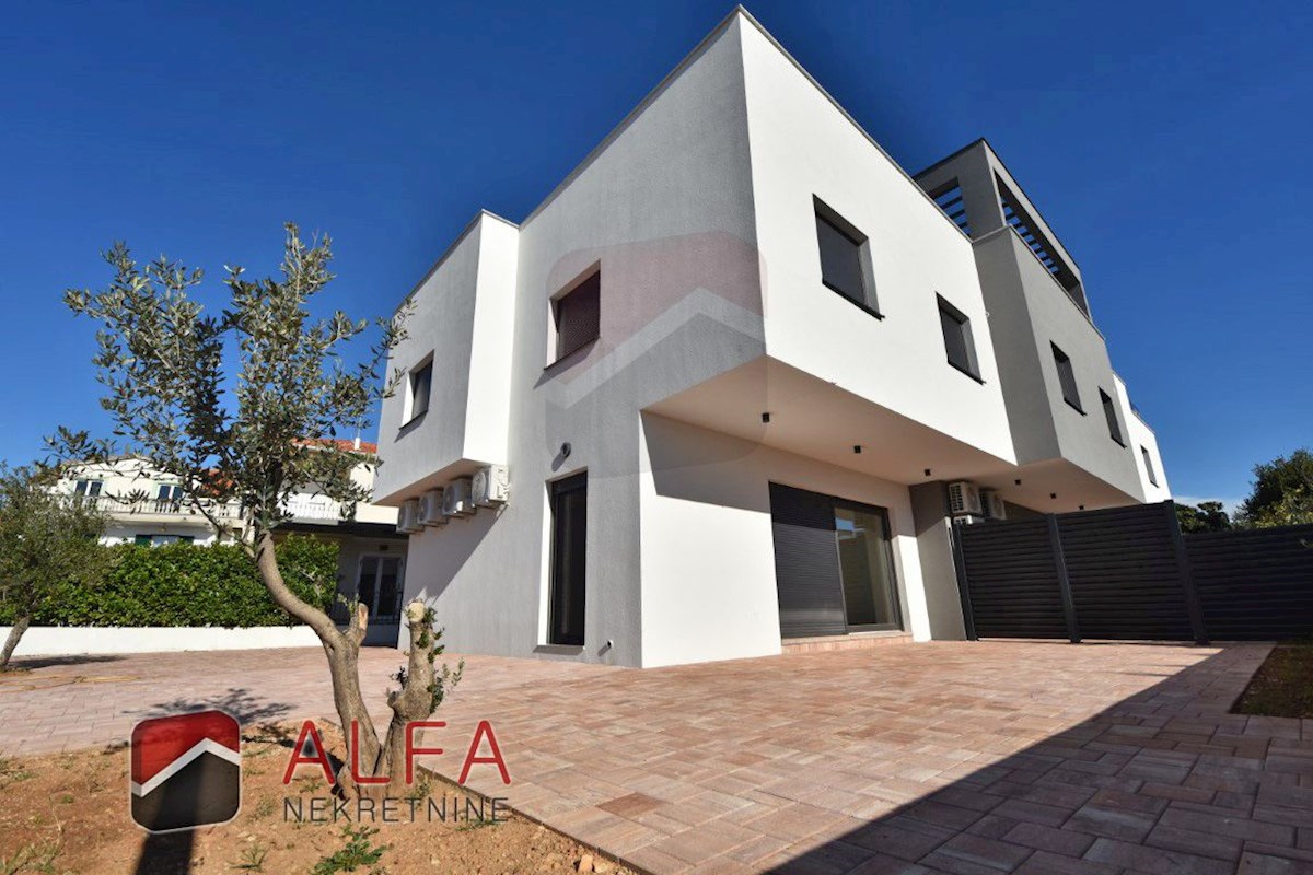 Hrvaška, Vodice, novogradnja, prodaja dvoetažni apartma, blizu morja