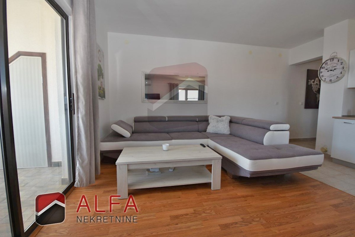 Hrvaška, Vodice, prodaja opremljeno udobno stanovanje, prvo nadstropje