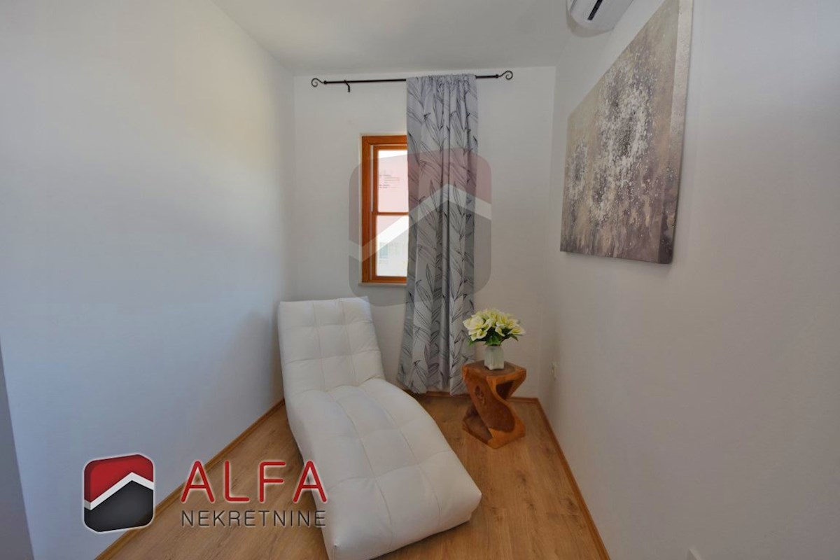 Hrvaška, Vodice, prodaja opremljeno udobno stanovanje, prvo nadstropje