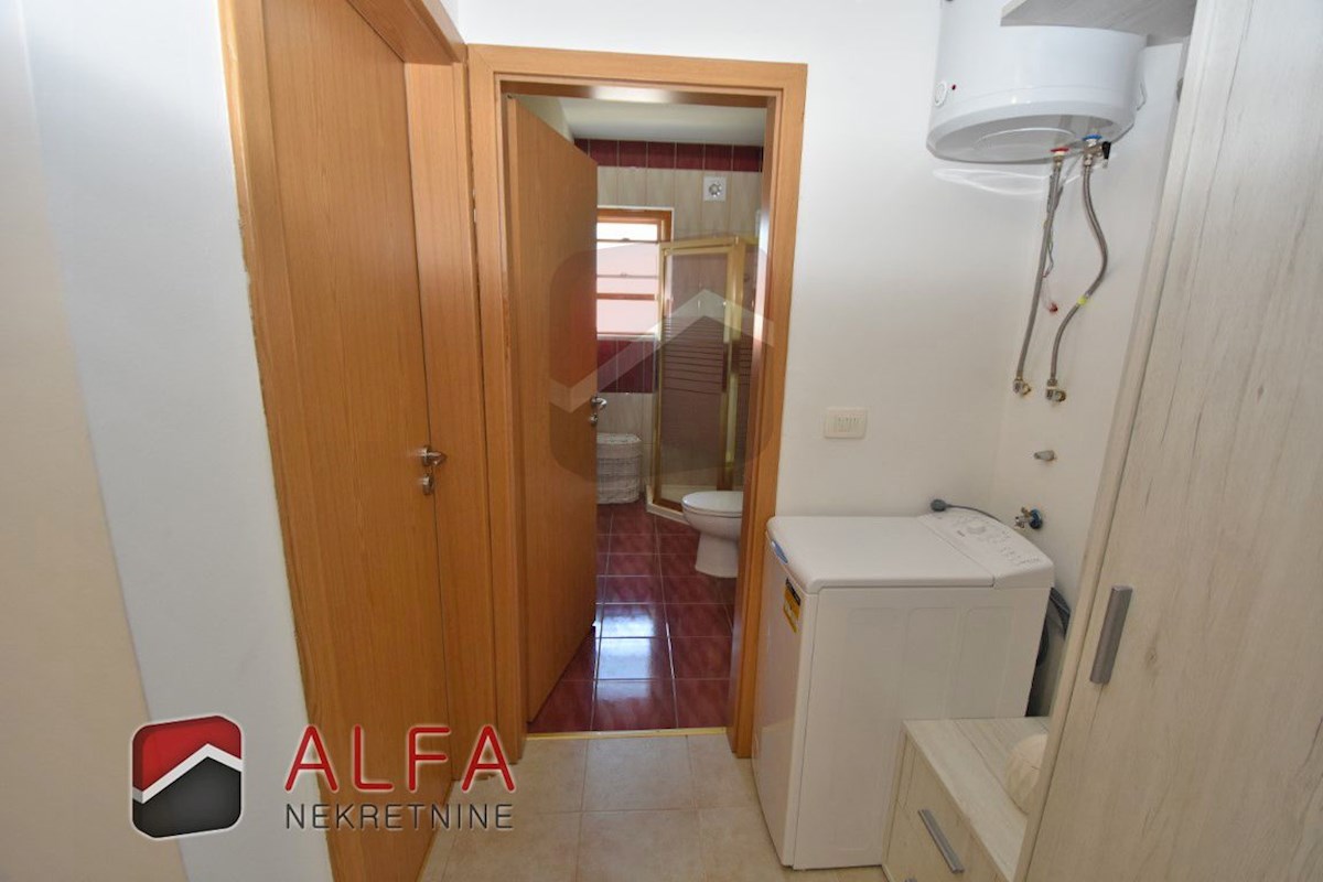 Hrvaška, Vodice, prodaja opremljeno udobno stanovanje, prvo nadstropje