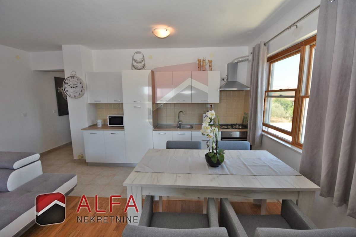 Hrvaška, Vodice, prodaja opremljeno udobno stanovanje, prvo nadstropje