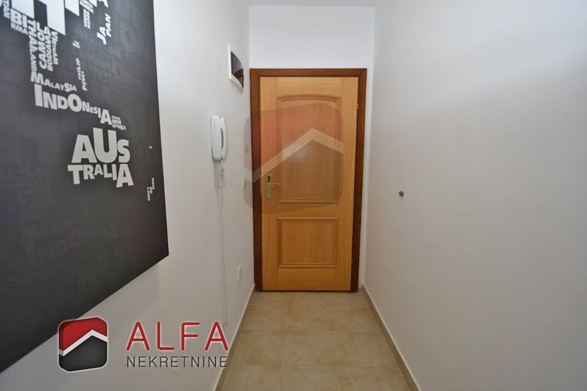 Hrvaška, Vodice, prodaja opremljeno udobno stanovanje, prvo nadstropje