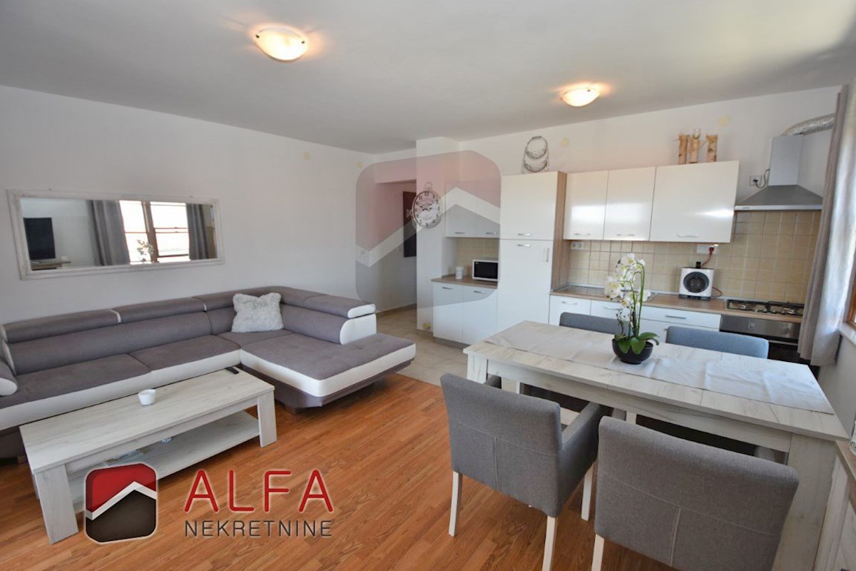 Hrvaška, Vodice, prodaja opremljeno udobno stanovanje, prvo nadstropje