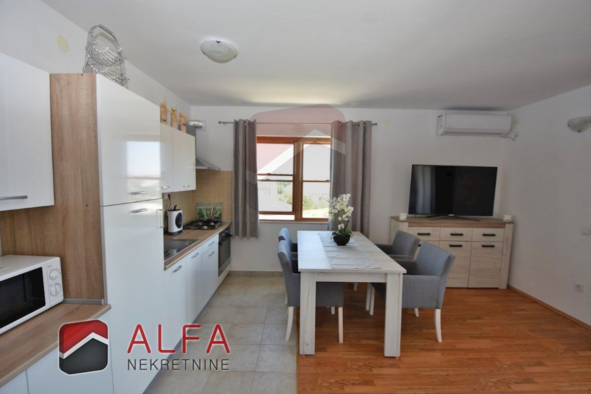 Hrvaška, Vodice, prodaja opremljeno udobno stanovanje, prvo nadstropje