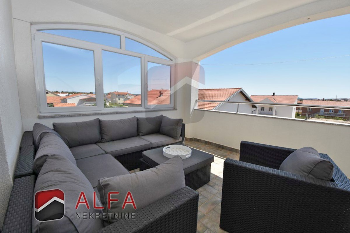 Hrvaška, Vodice, prodaja opremljeno udobno stanovanje, prvo nadstropje