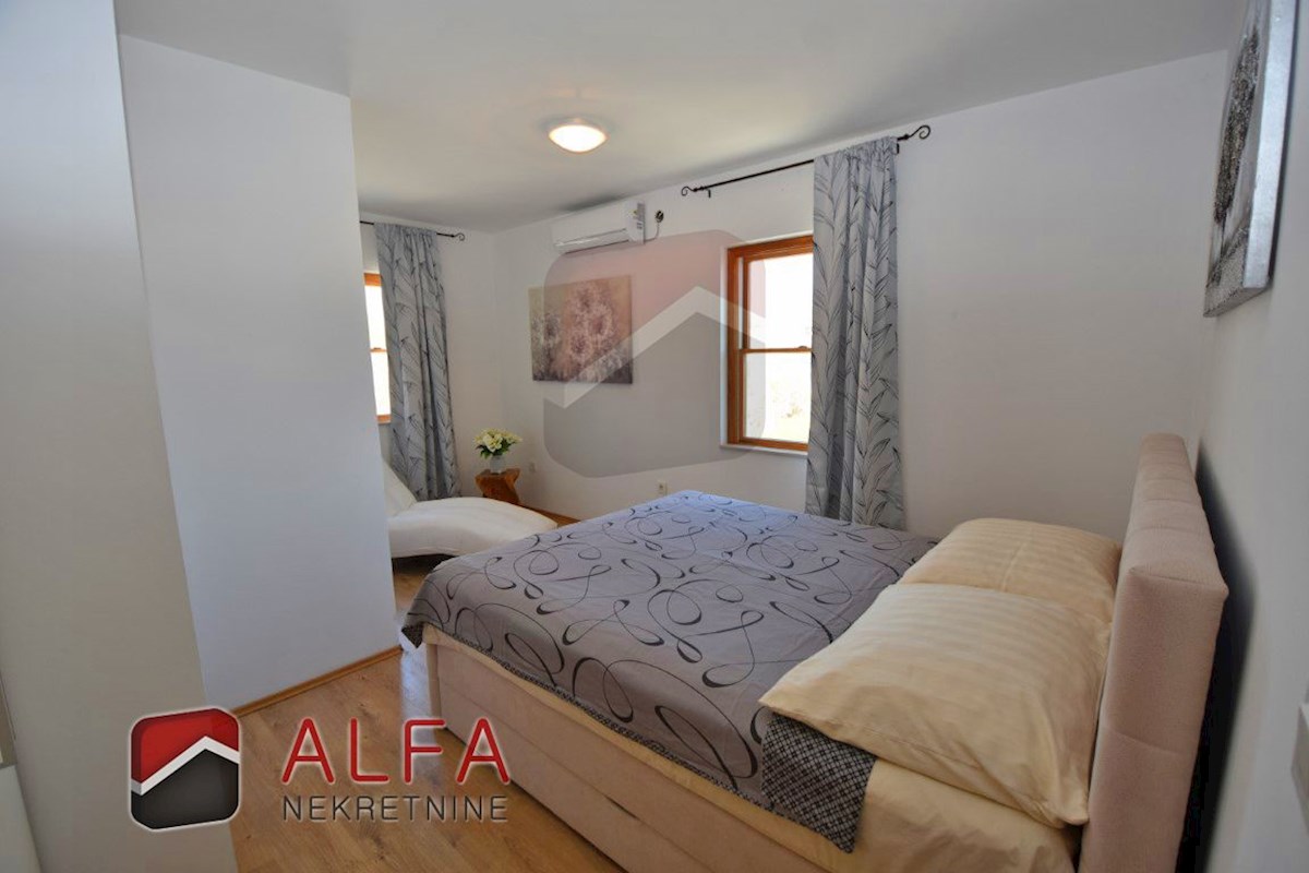 Hrvaška, Vodice, prodaja opremljeno udobno stanovanje, prvo nadstropje