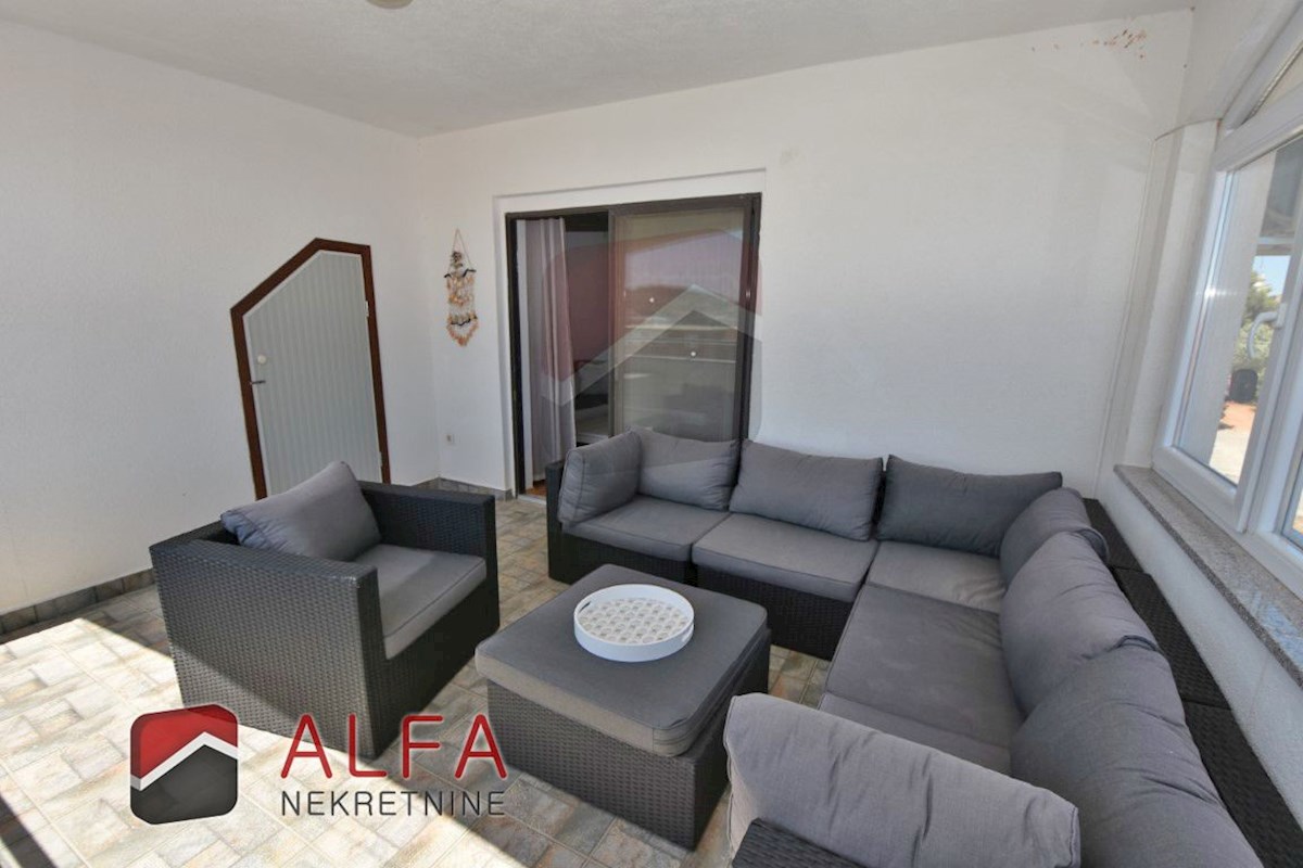 Hrvaška, Vodice, prodaja opremljeno udobno stanovanje, prvo nadstropje