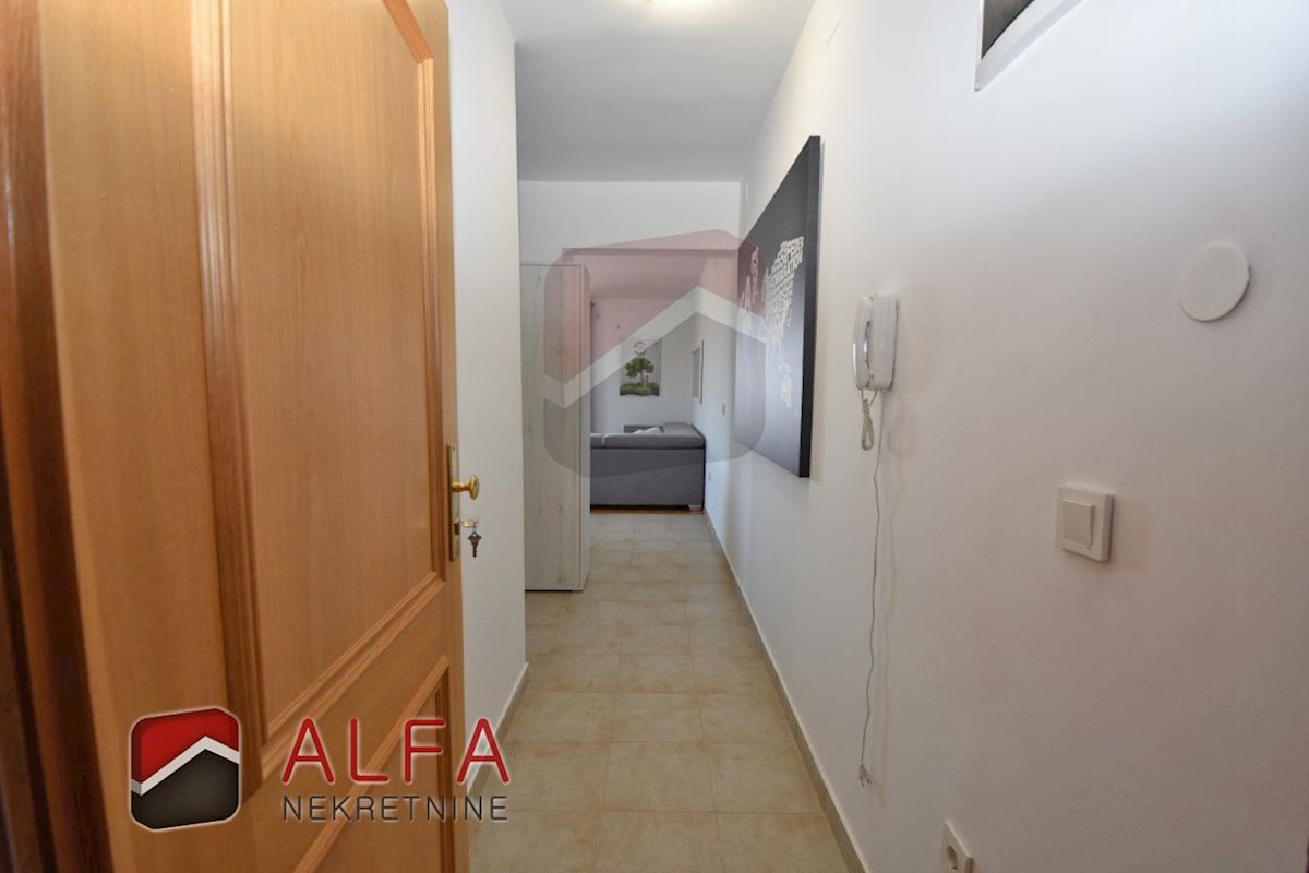 Hrvaška, Vodice, prodaja opremljeno udobno stanovanje, prvo nadstropje