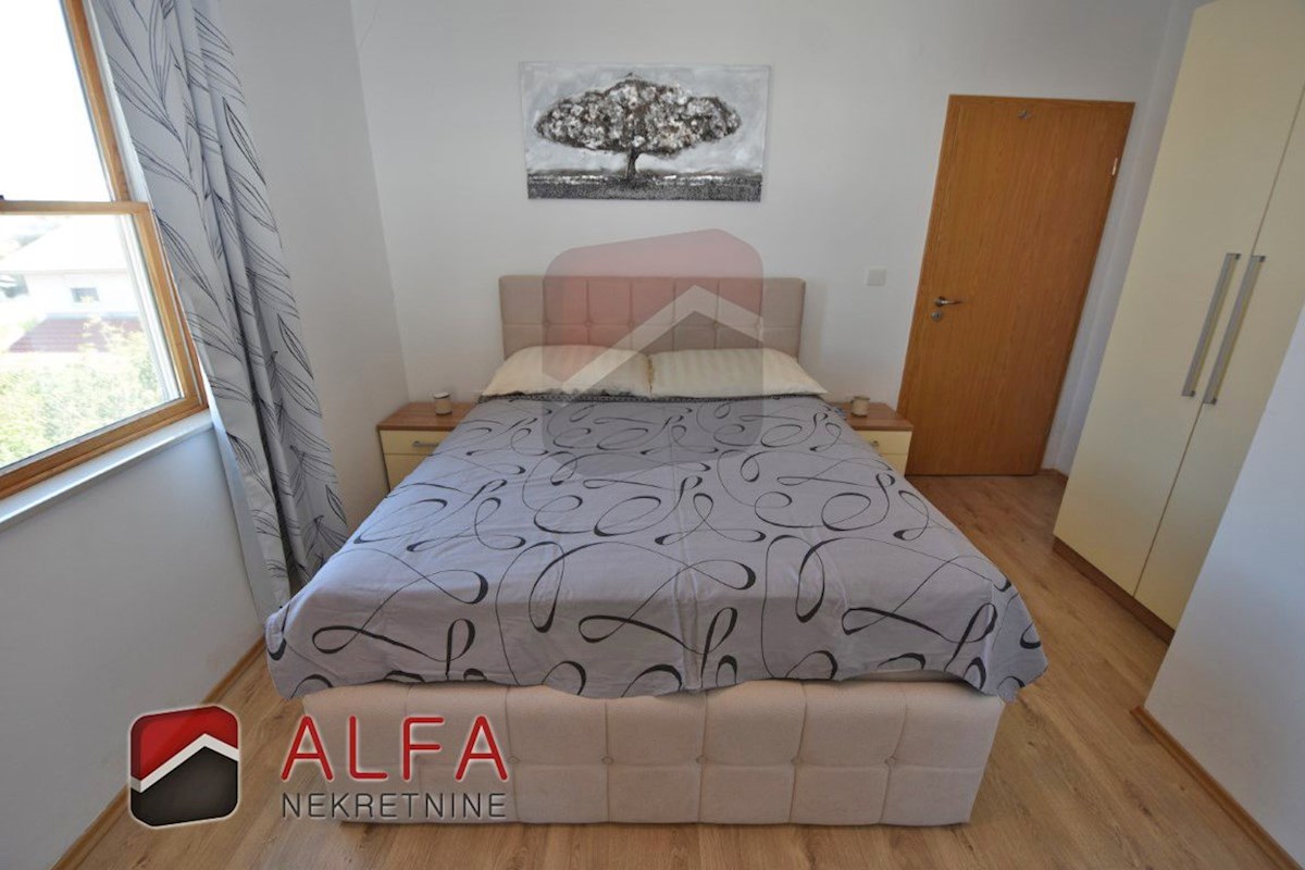 Hrvaška, Vodice, prodaja opremljeno udobno stanovanje, prvo nadstropje