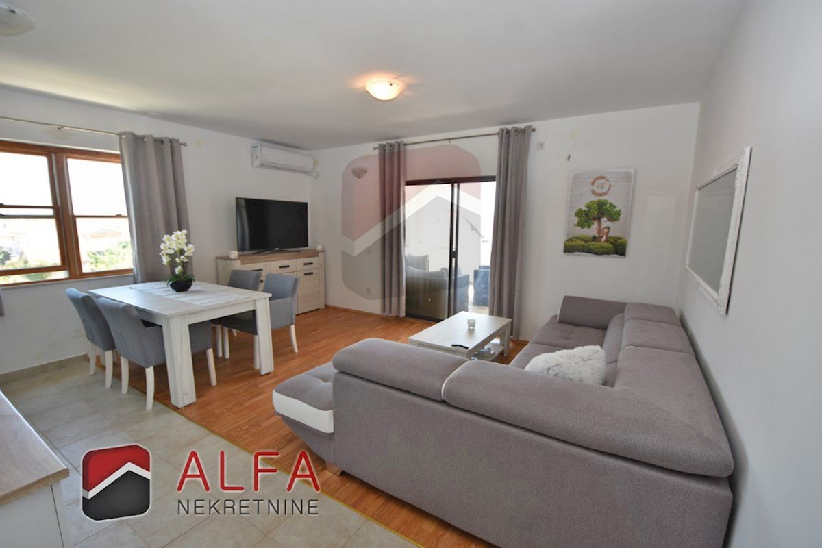 Hrvaška, Vodice, prodaja opremljeno udobno stanovanje, prvo nadstropje