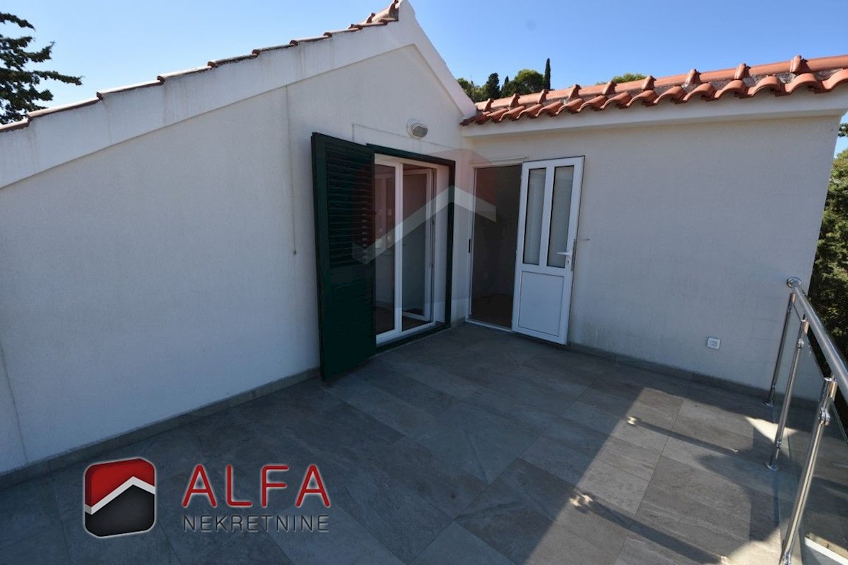 Hrvaška, Tribunj – prodaja dve sosednji hiši s panoramskim pogledom na morje