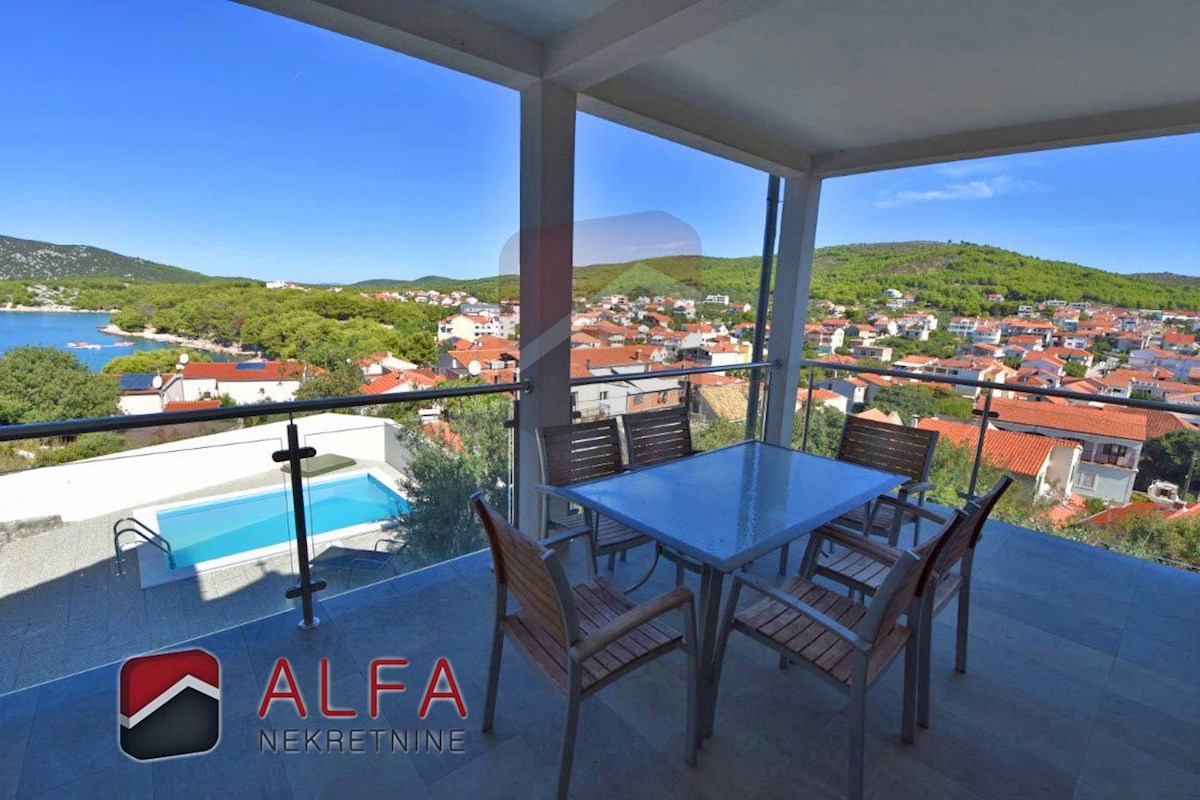 Hrvaška, Tribunj – prodaja dve sosednji hiši s panoramskim pogledom na morje