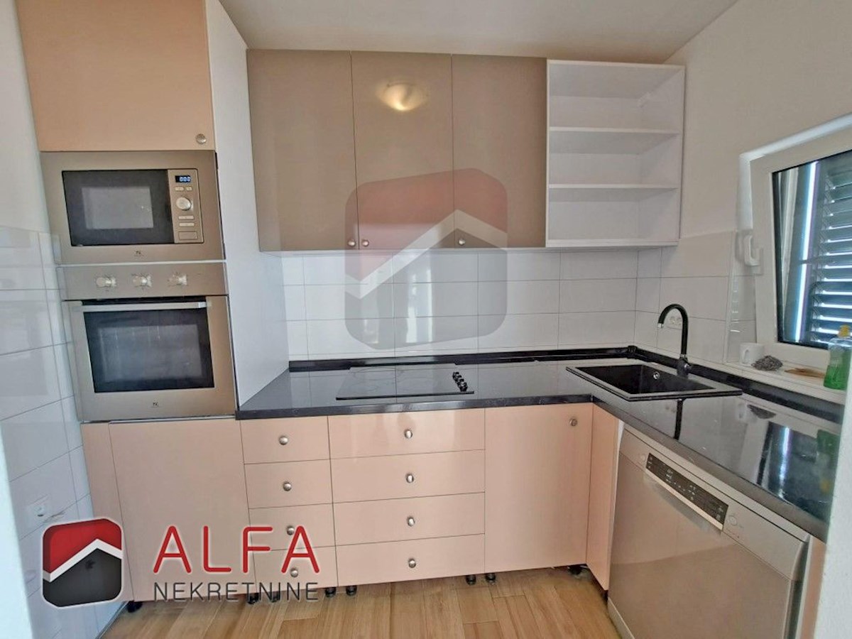 Hrvaška, Tribunj – prodaja dve sosednji hiši s panoramskim pogledom na morje