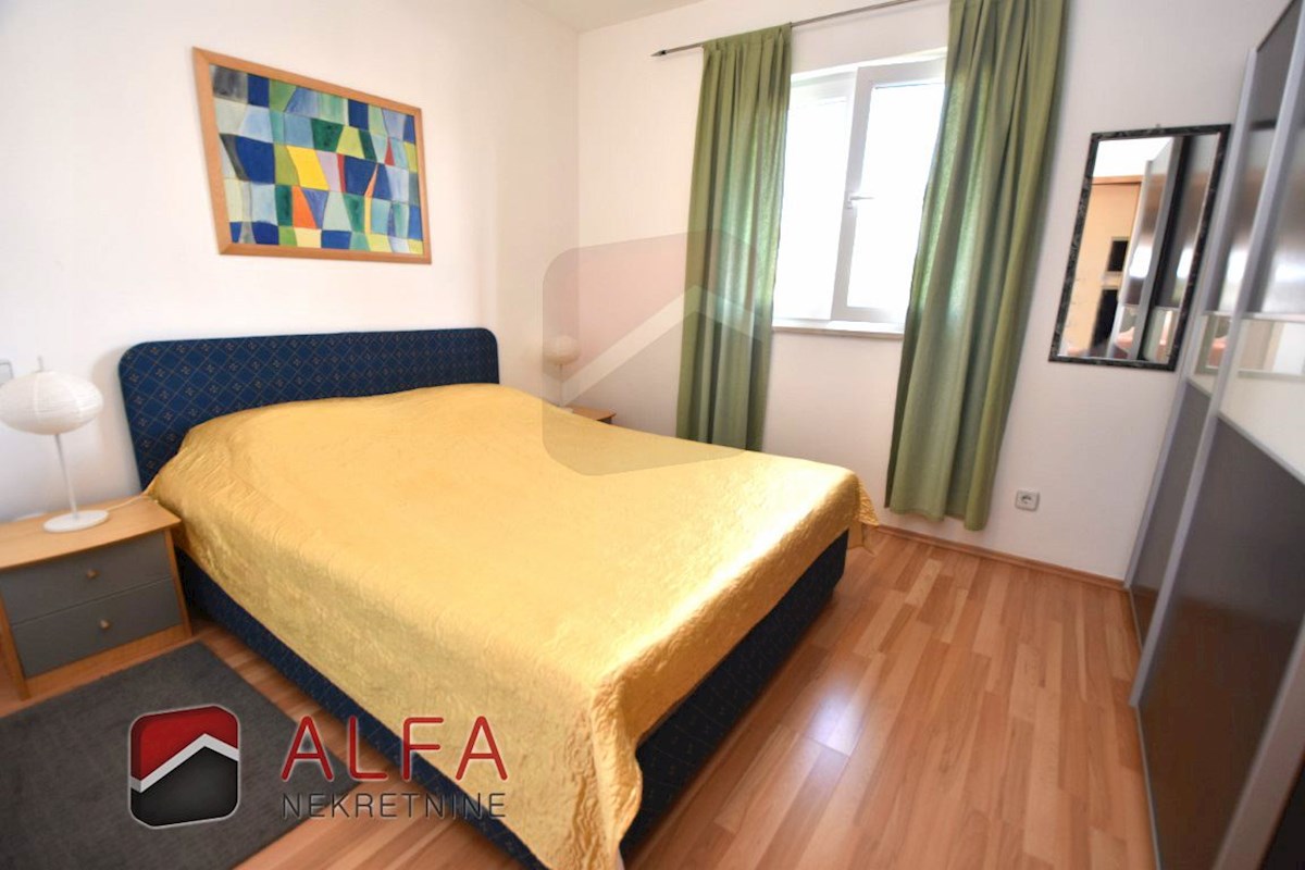 Hrvaška, Vodice, prodaja pritličnega stanovanja z vrtom