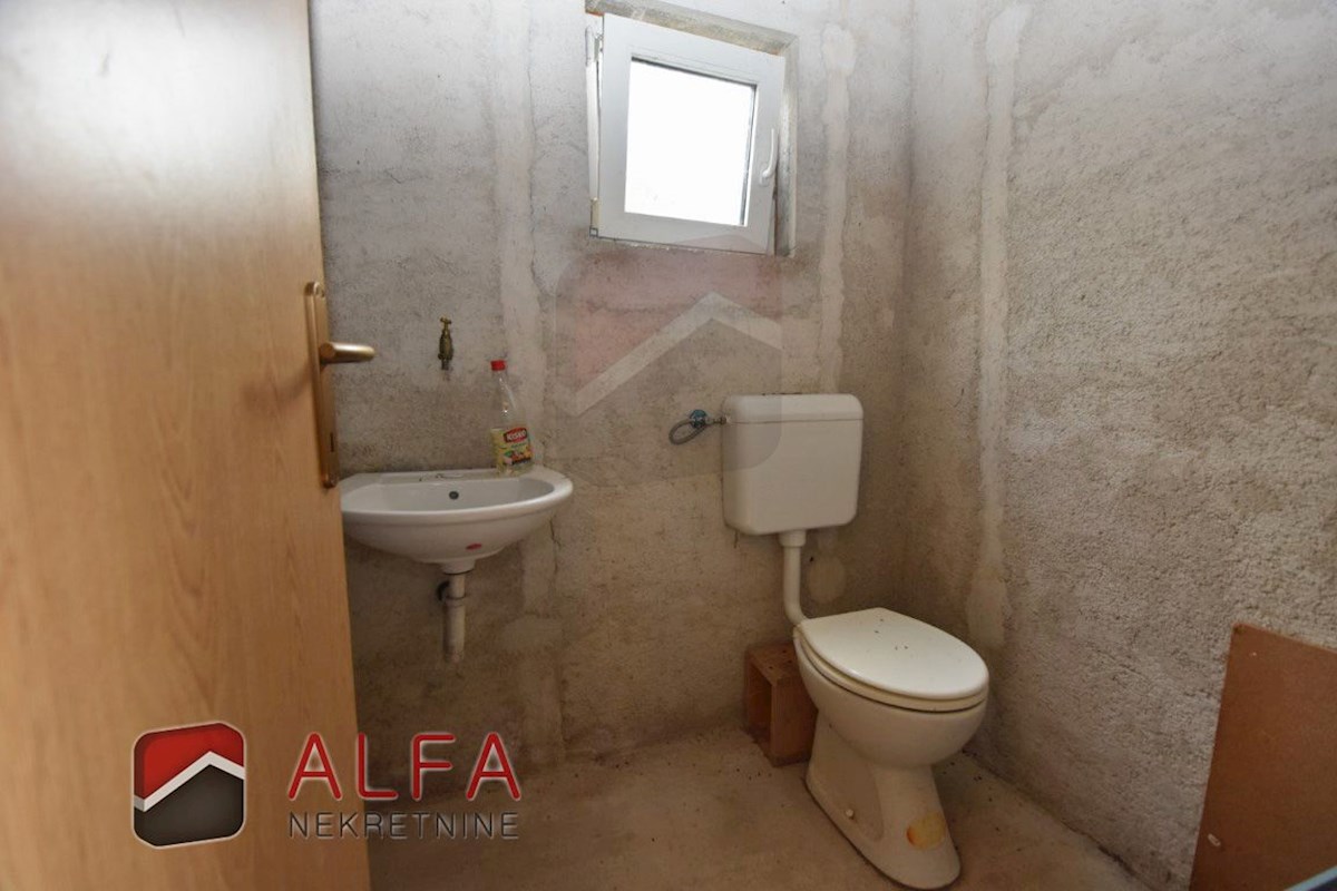 Hrvaška, otok Prvić, Šepurine – hiša naprodaj z velikim vrtom in pogledom na morje