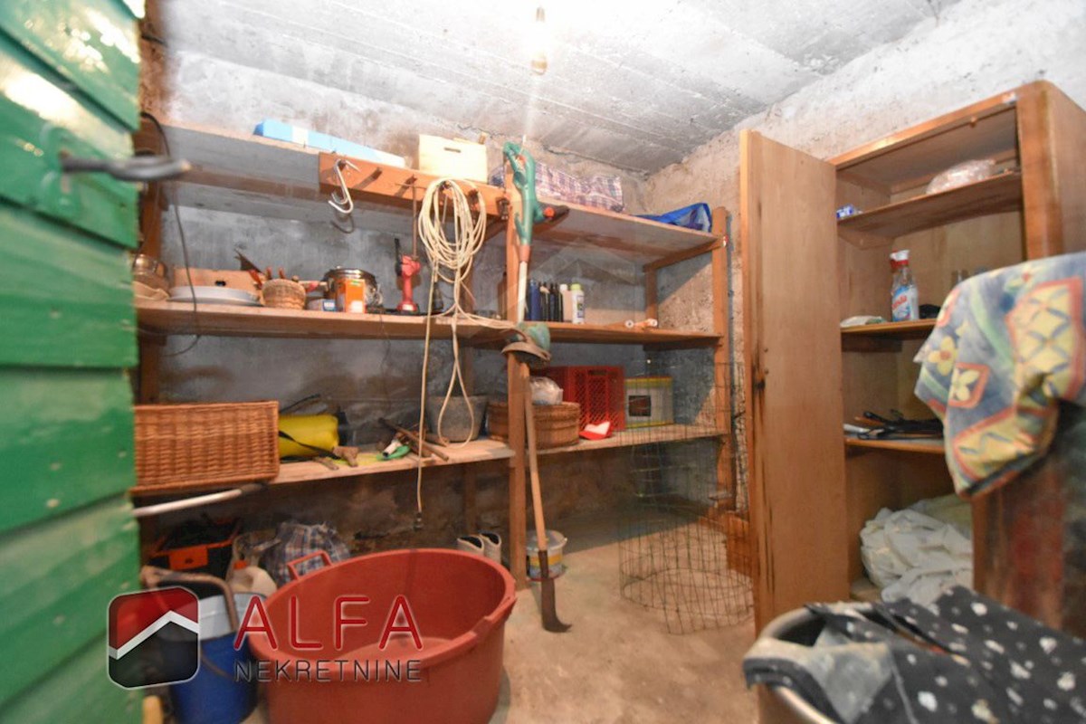 Hrvaška, otok Prvić, Šepurine – hiša naprodaj z velikim vrtom in pogledom na morje