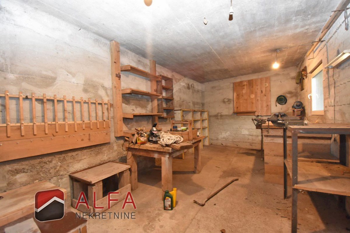 Hrvaška, otok Prvić, Šepurine – hiša naprodaj z velikim vrtom in pogledom na morje